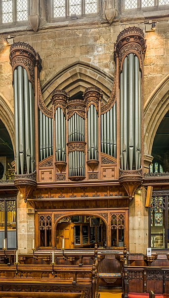 File:Wakefield Cathedral Choir Organ, West Yorkshire, UK - Diliff.jpg