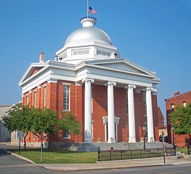 File:Wayne County Courthouse, Lyons, NY.jpg