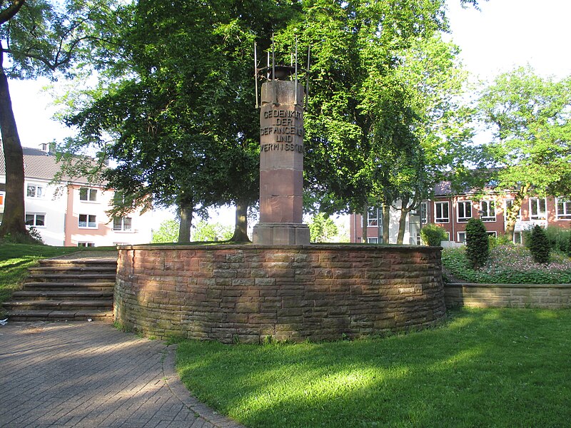 File:Wesel-Mahnmal für die Vermissten und Gefangenen.jpg