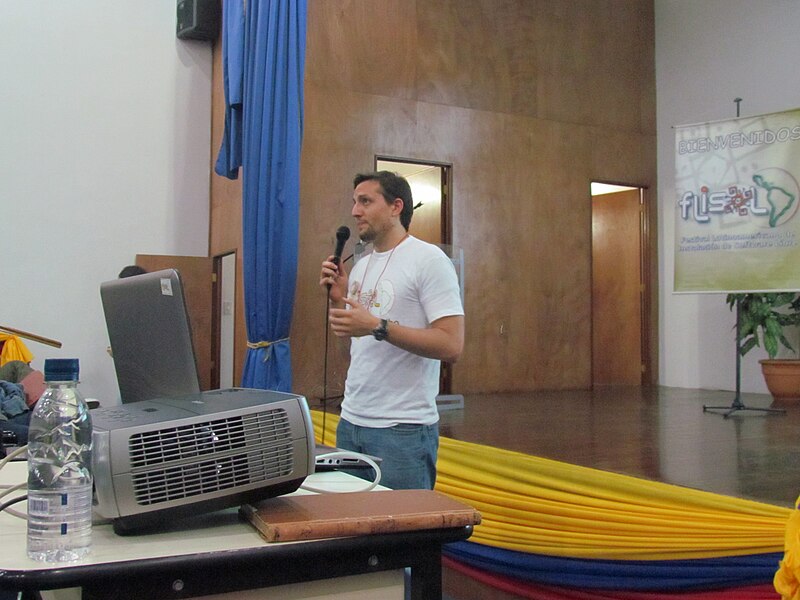 File:Wikimedia Venezuela Presentation FLISOL Maracaibo 2012, Offline Kiwix 11.JPG