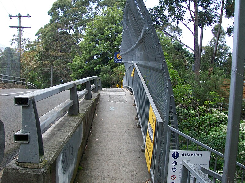 File:Wombarra railway station pedestrian bridge.jpg