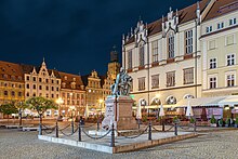 Aleksander Fredro monument in Wroclaw's town square Wroclaw - Pomnik Aleksandra Fredry we Wroclawiu2.jpg