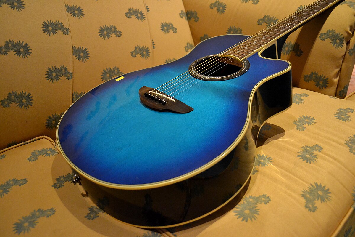 File:Yamaha APX700 blue sunburst - angled (2011-08-26 22.27.40 by