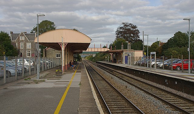 The platforms and tracks at Yatton station in 2009