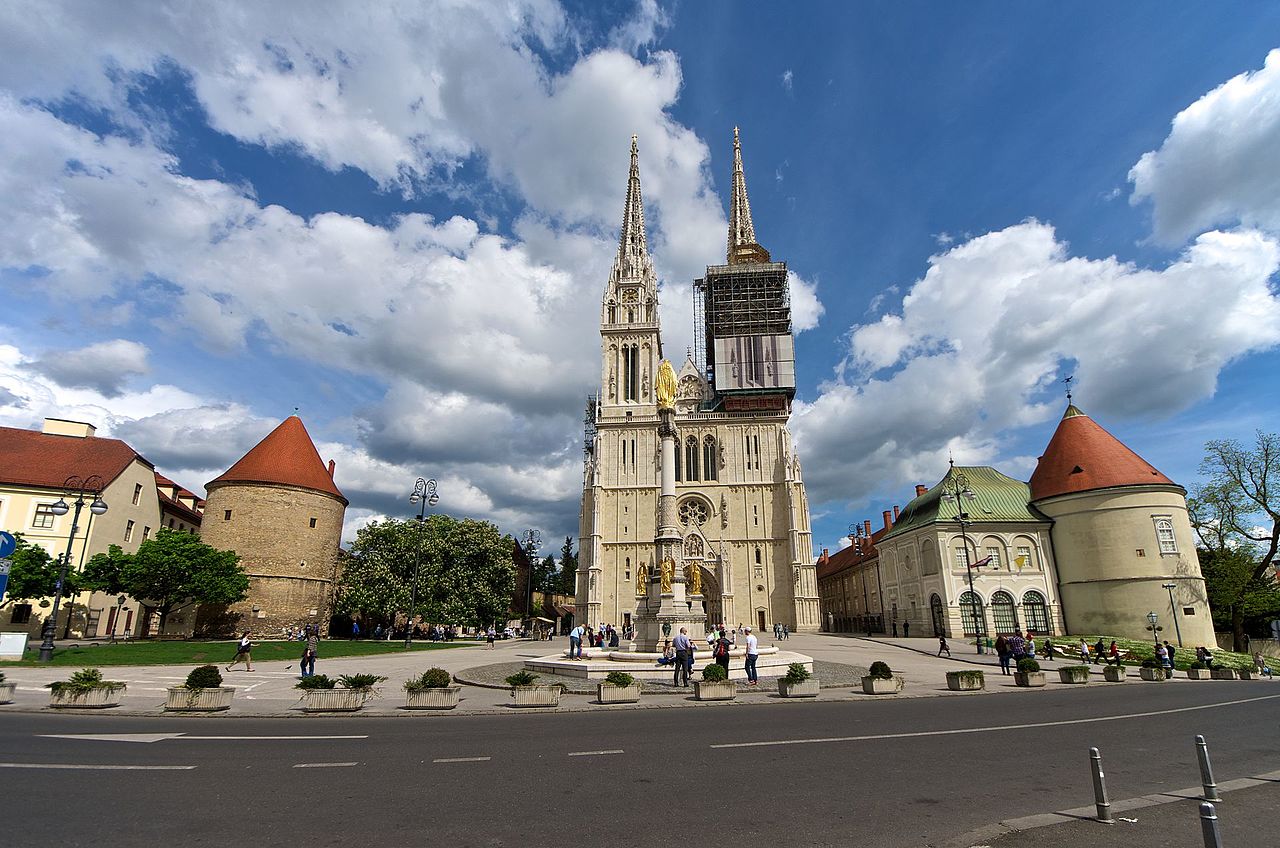 1280px-Zagreb_Cathedral_-_panoramio_%281%29.jpg