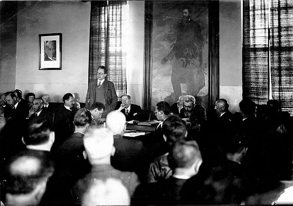 Yitzhak Ben-Zvi addresses Zionist General Council meeting in Jerusalem, 1935 Zionist General Council, Jerusalem 1935.jpg