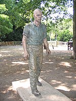 Walking Man, Holland Park in Londen