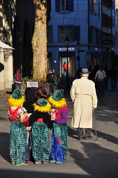 File:'Schenken Sie ein Lächeln', Paradeplatz in Zürich 2011-11-19 14-47-54.JPG