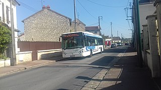 Irisbus Citelis 12 n°TVM27 sur la ligne C4 à Mantes-la-Jolie.