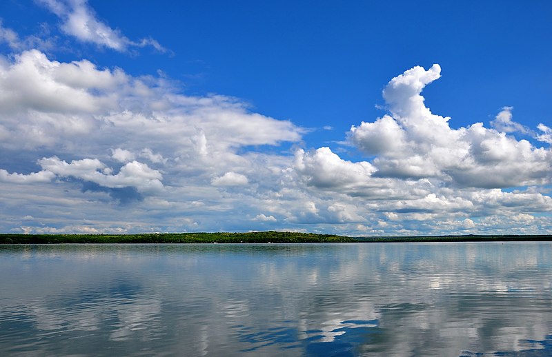 File:Новотроицкое водохранилище в Изобильненском районе Ставропольского края на реке Егорлык.jpg