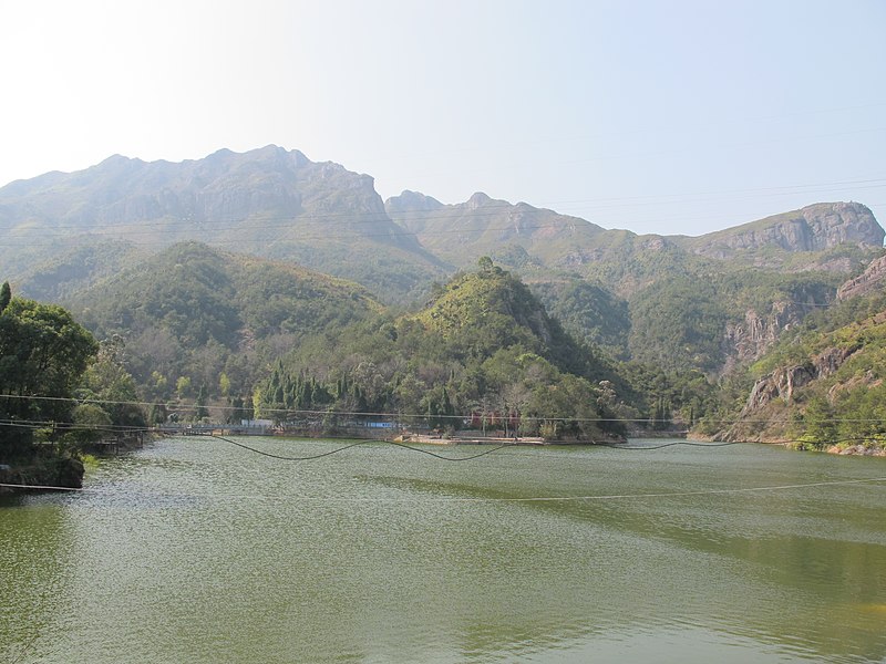 File:幽静的龙山湖 - panoramio (2).jpg