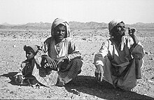 Personas del pueblo ababda en Wadi El Gamal, fotografía de 1961