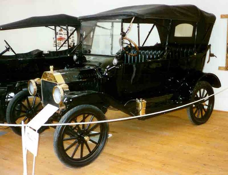 File:1915 Ford Model T Touring.jpg