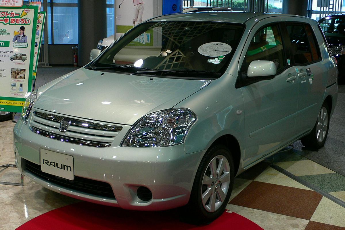 Toyota raum фото