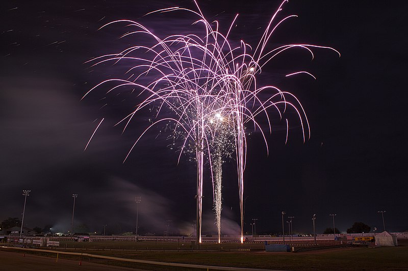 File:2012 Wagga Wagga Show fireworks (MG 3627).jpg