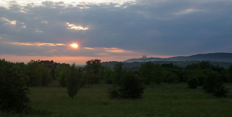 File:20160529 Zachód słońca Bielańsko-Tyniecki Park Krajobrazowy 7657.jpg