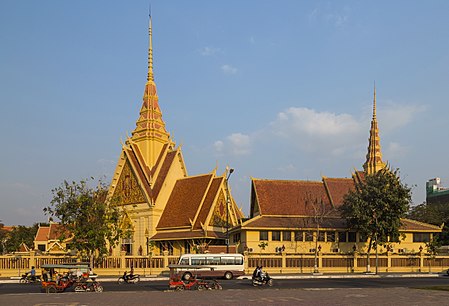 ไฟล์:2016 Phnom Penh, Budynek sądu (04).jpg