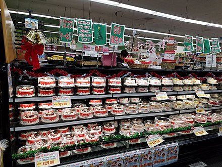 Japanese style Christmas cakes in a display case at a Nijiya Market (San Diego, 2017)