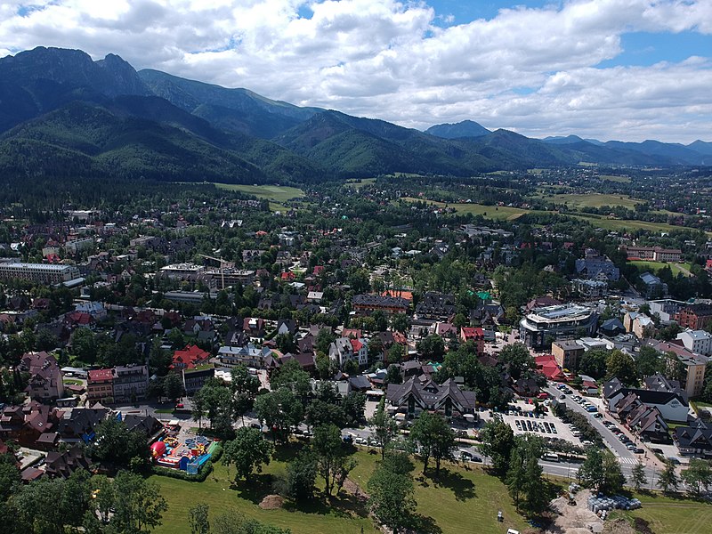 File:2018-07-03 Zakopane from air 06.jpg