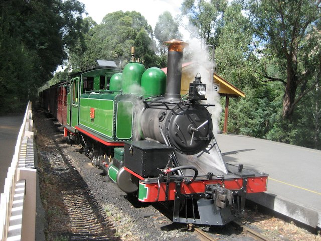 Victorian Railways NA class 6A at Lakeside station