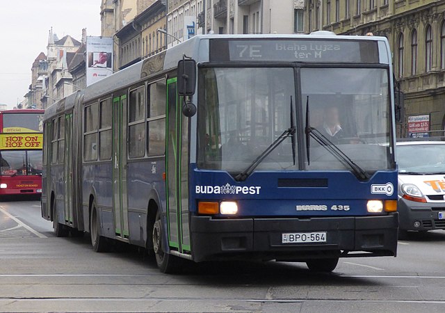 7E busz a Blaha Lujza téren