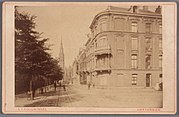 Gebouw in 1889 met links de Vondelstraat en -kerk