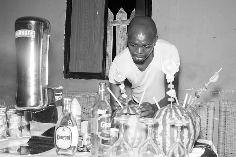 File:A man making cocktail.jpg