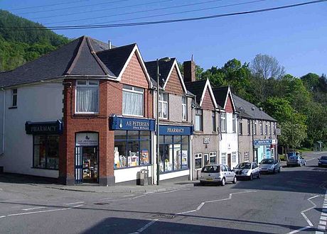 File:Abercarn, High Street.jpg