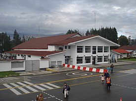 Aeropuerto de Cajamarca desde la pista de aterrizaje.JPG