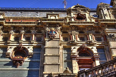Détail de la façade sur la rue Riobamba.