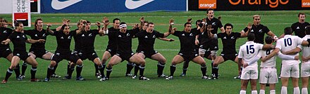 Gli All Blacks danzano l'haka prima di un incontro nel 2006.