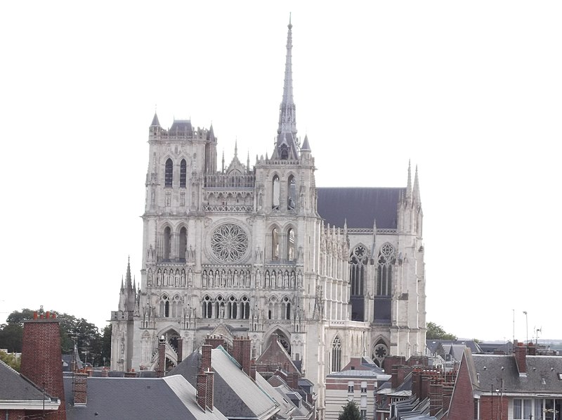 File:Amiens, Cathédrale (vue du Beffroi).jpg