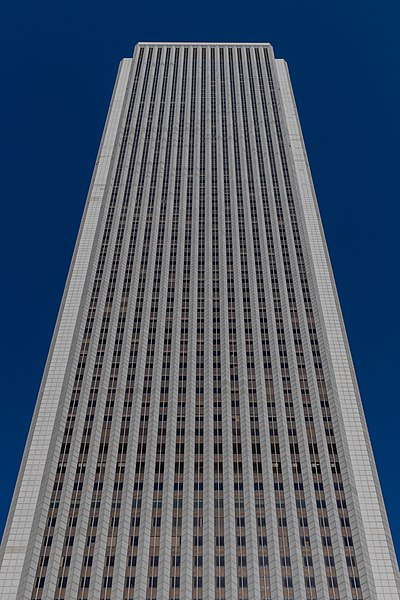 File:Aon Center Chicago 2020-2474.jpg