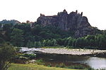 Die Burg überragt auf einem Felssporn die Loire (Aufnahme von Osten)