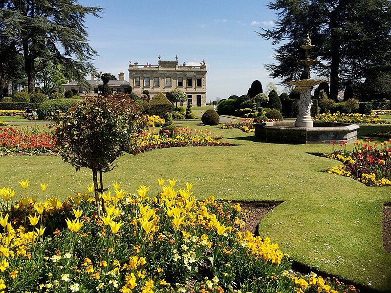 File:At last sunshine and warmth at Brodsworth Hall - geograph.org.uk - 4936743.jpg