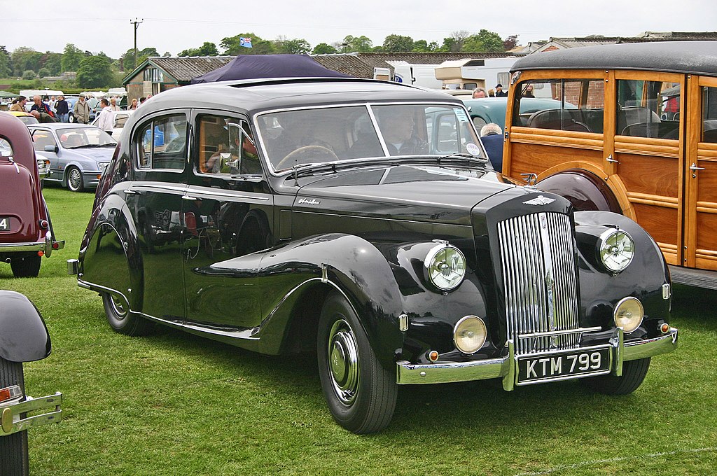 1024px-Austin_A135_Princess_MkII_DS3_front.jpg