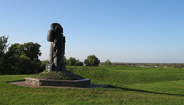 Statue vom Kyrill von Turau, Blick vom Schloss zum Fluss Prypjat