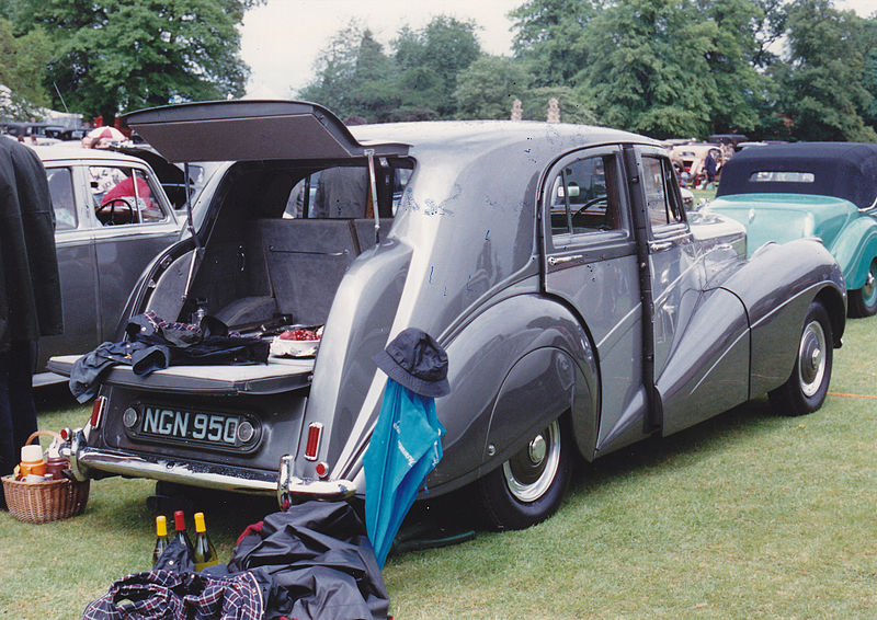 Harold Radford Coachbuilders 800px-Bentley_MK_VI_Harold_Radford_Countryman_4845803813