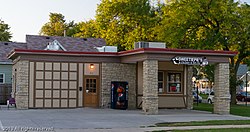 Tankstelle der besten Öl- und Raffineriefirma, Cedar Rapids, Iowa.jpg