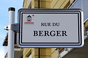 Lëtzebuergesch: Stroosseschëld rue du Berger zu Bireng.