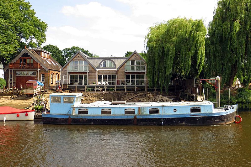 File:Boat moored by Eel Pie Island - geograph.org.uk - 4596149.jpg