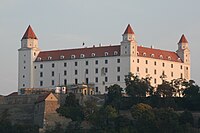 200px-Bratislava_Hrad_z_juhovychodu