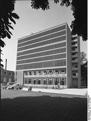 Bundesarchiv B 145 Bild-F006600-0005, Frankfurt-Main, Deutsche Bibliothek.jpg