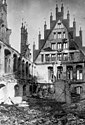 Ruine des Alten Rathauses nach Luftangriffen, 1943