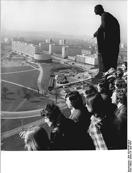 File:Bundesarchiv Bild 183-R0406-0018, Dresden, Prager Straße, Neubauten, Kino.jpg