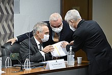 Senator Renan Calheiros (MDB-AL), repportaur from the CPI, talks and discusses documents with senators Jean Paul Prates (PT-RN) and Humberto Costa (PT-PE), May 4, 2021 CPIPANDEMIA - Comissao Parlamentar de Inquerito da Pandemia (51156942907).jpg