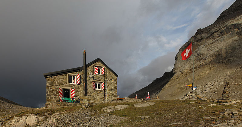 File:Cabane des Diablerets04 2014-09-20.jpg