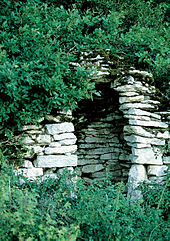 La cadole visible au hameau de Fissy, en lisière du bois de Charvanson (photo prise en 2004, restaurée en juillet 2017).