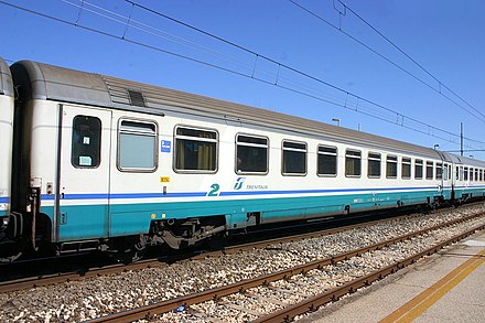 Italian passenger carriage, showing a "2" denoting second class