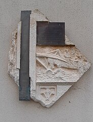 Plaque commémorant le record établi le 31 août 1912 par l'aviateur Léon Bathiat de la plus grande distance parcourue dans la journée dans le cadre de la coupe Pommery.